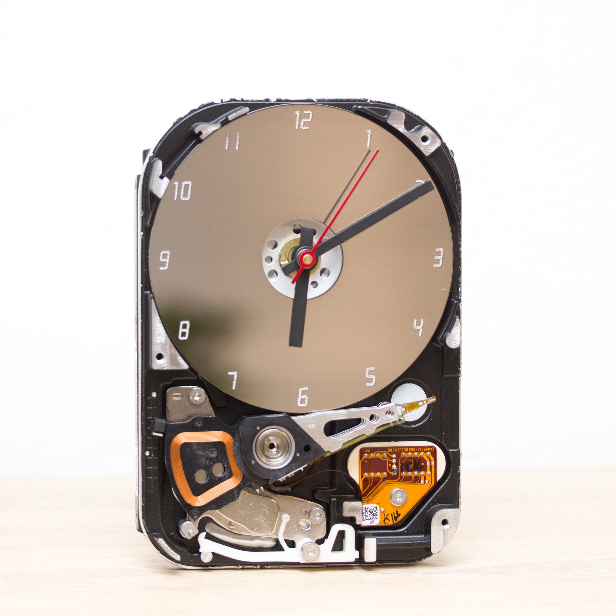 Desk clock made of recycled HDD drive