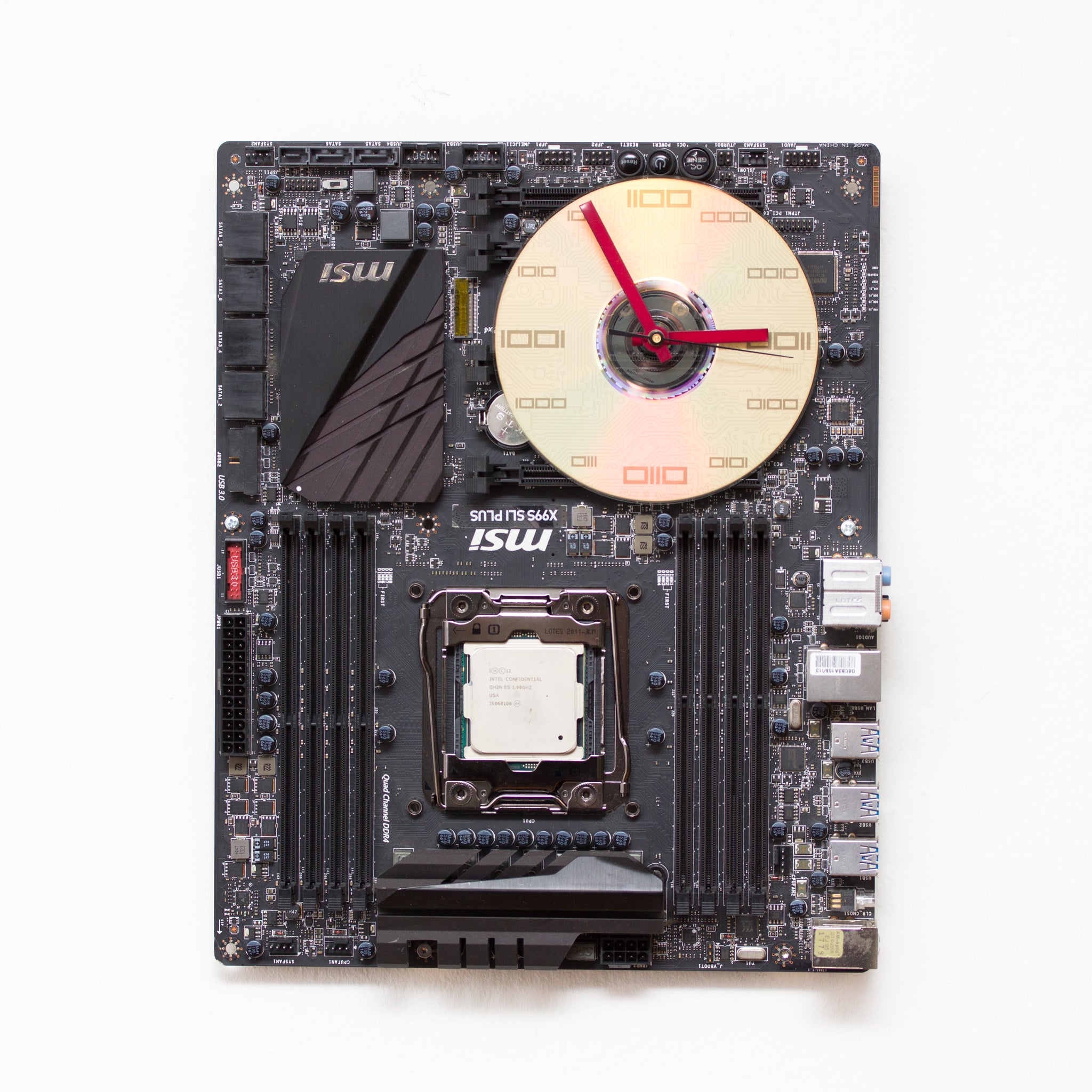 Geeky Wall Clock made of black / dark brown circuit board