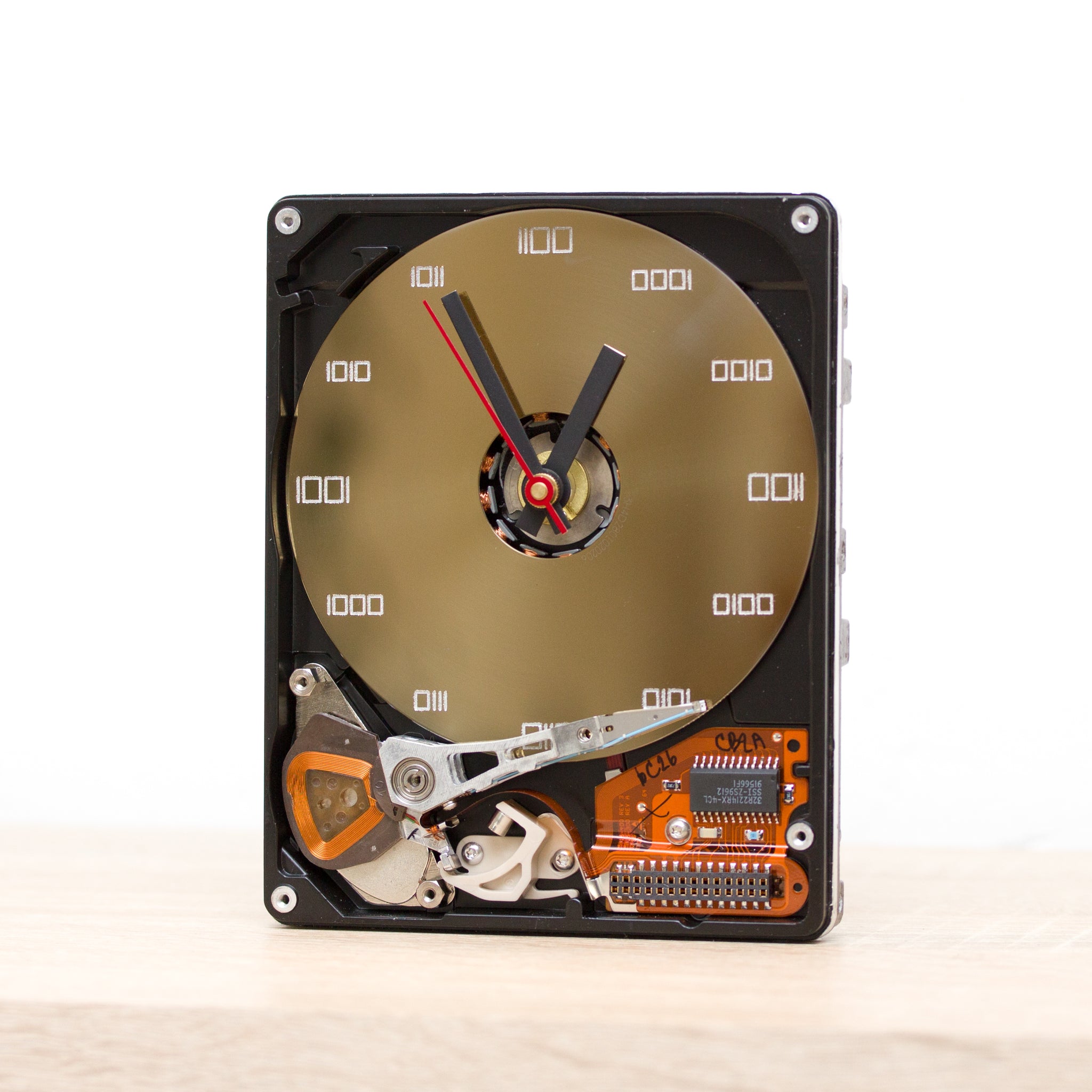Clock for techie lover made of a recycled HDD