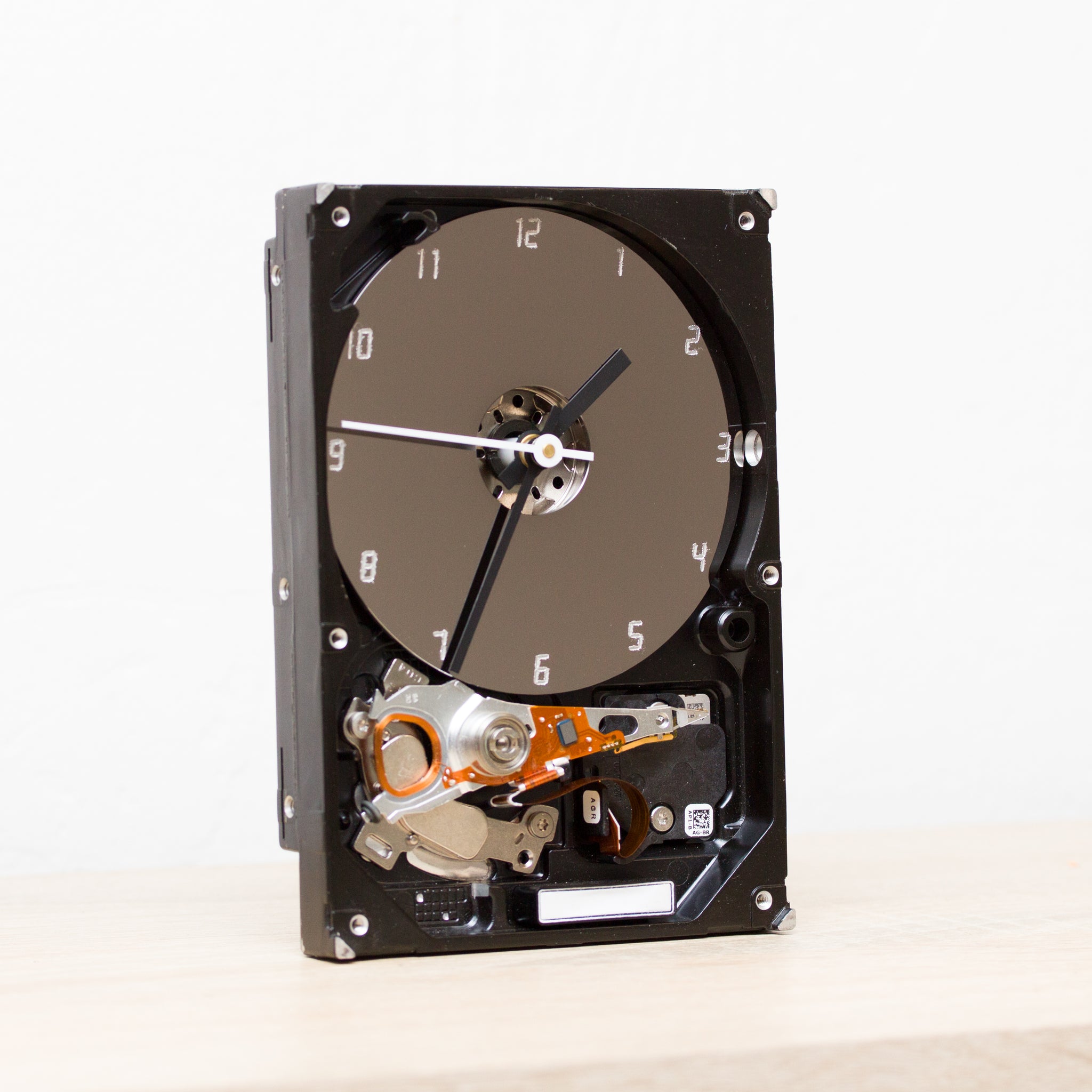 Desk clock made of recycled HDD drive