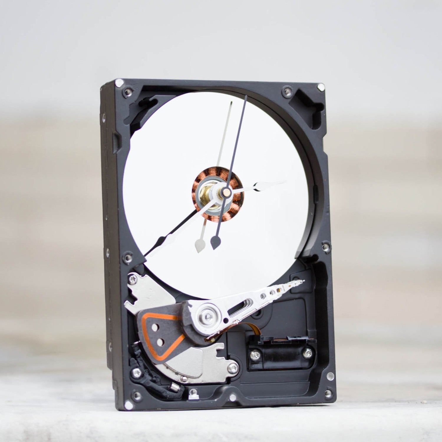 Desk clock made of recycled HDD drive
