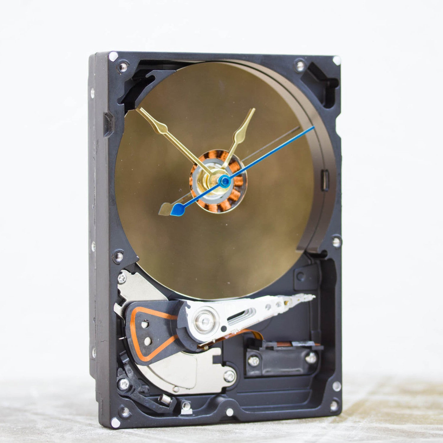 Techie Desk clock made of a recycled HDD